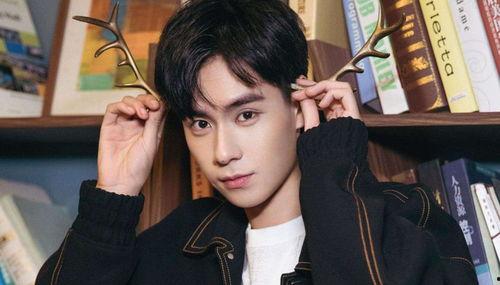 娱乐圈吃瓜双男主小说,瓜田里的甜蜜邂逅